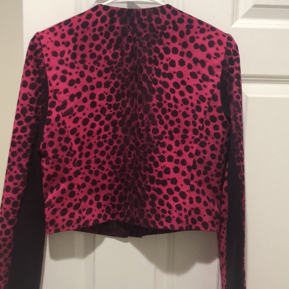 BCBG crop jacket. Worn once - Picture 5 of 9